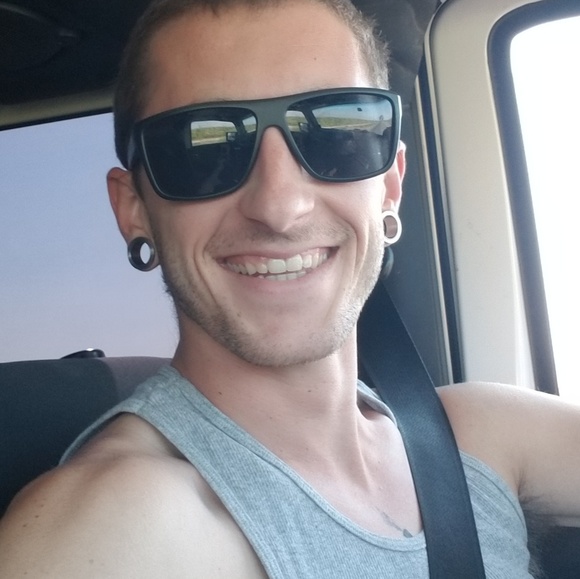 Meet your Posher, Caleb - Picture 2 of 8